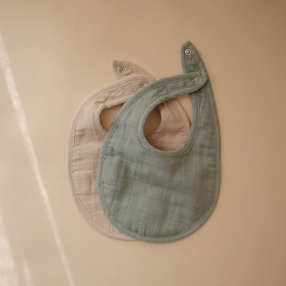 Muslin Bib 2-pack - Roman Green/Fog - Mushie